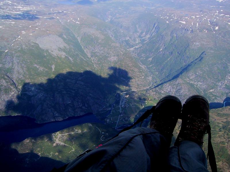 270603OverOvreEidfjord.jpg (66699 bytes)