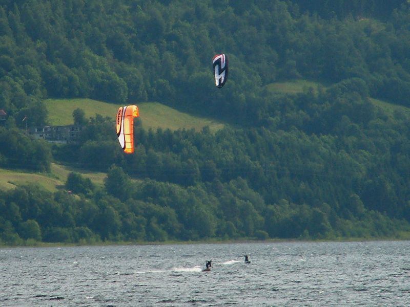 kiting1.jpg (72371 bytes)